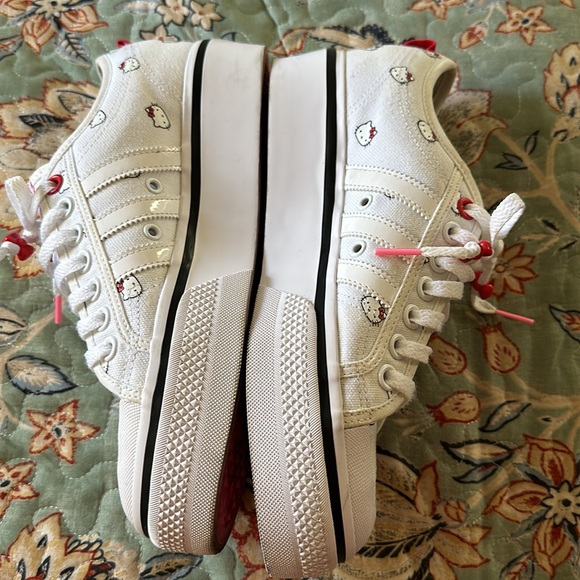 Adidas Hello Kitty colab Nizza White and Red Classic Sneakers - Picture 5 of 11